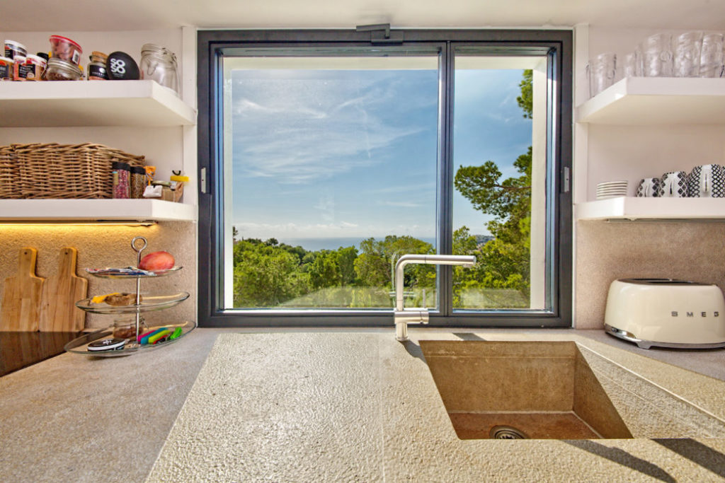 Mediterrane Luxusvilla mit Blick auf Ibiza – Immobilie des Monats Februar 2021