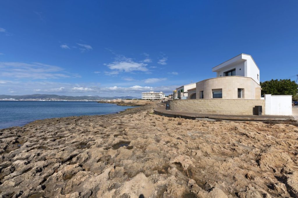 Villa direkt am Meer in erster Meereslinie – Immobilie des Monats Dezember 2022