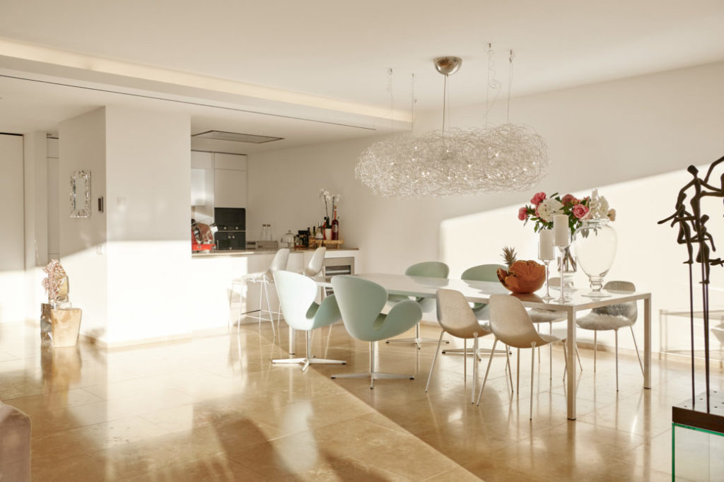 Modernes Haus mit Meerblick im New Folies – Immobilie des Monats Januar 2022