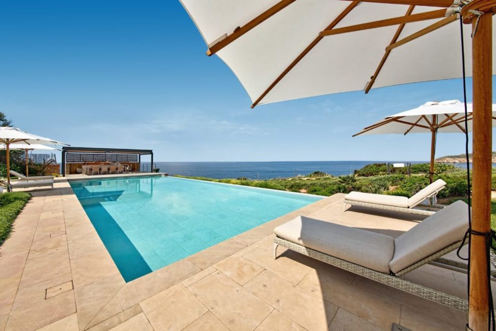 Villa in erster Meereslinie in Santa Ponsa – Immobilie des Monats Juli 2021