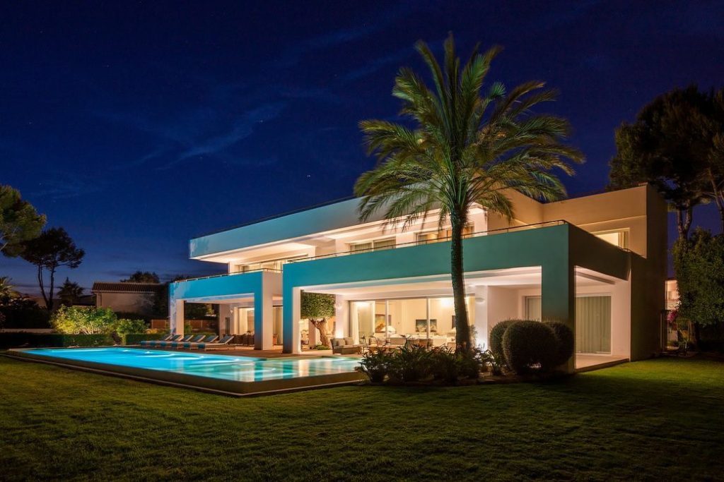 Moderne Luxus Familienvilla in Santa Ponsa – Immobilie des Monats Juni 2022